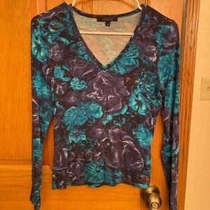 10/10$ bundle 10 (4-5$) items for 10$. Karen Kane Teal and Purple V-Neck Blouse